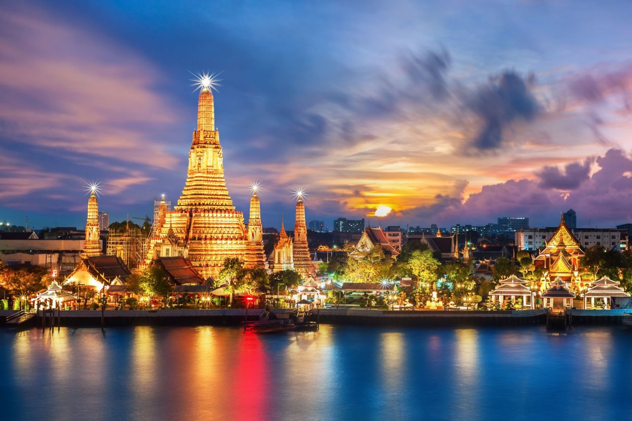 Bangkoks prunkvolle Tempel und Paläste vom Chao Praya-Fluss aus erleben
